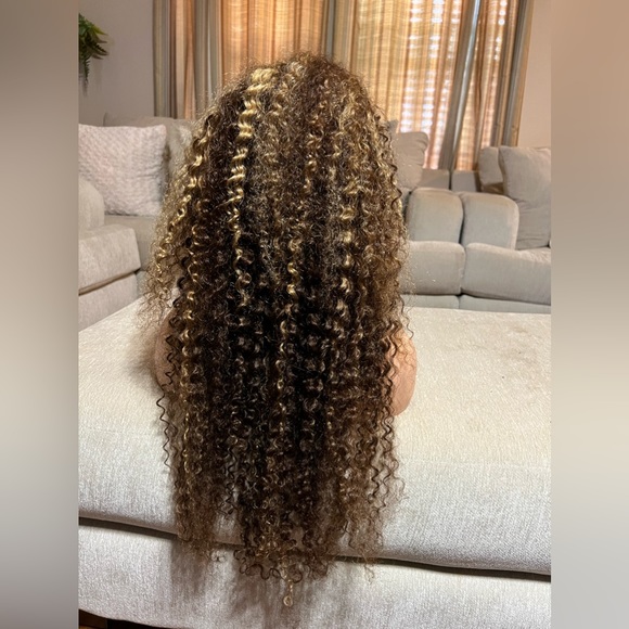 Wig - Picture 5 of 9